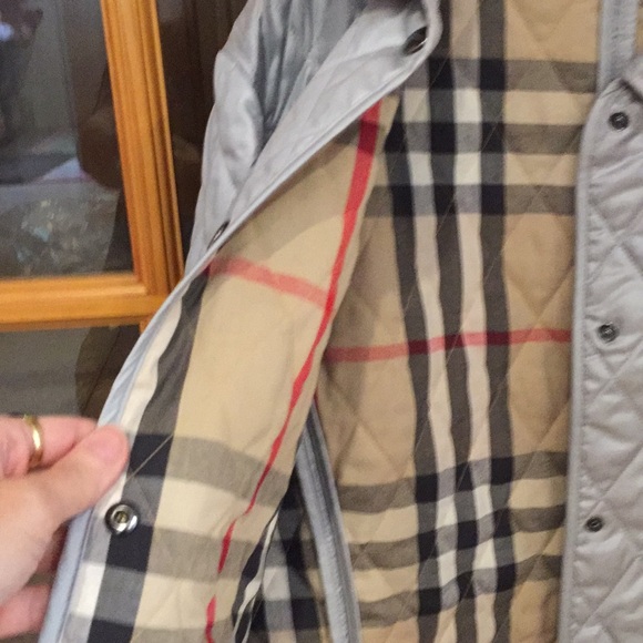 Burberry silver quilt jacket Never wore - Picture 3 of 15